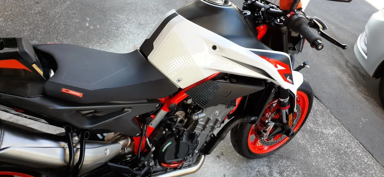 2018-20 KTM 790 Duke & 2020   890 Duke / R Eazi-Grip Evo Tank Grip Pads - CLEAR