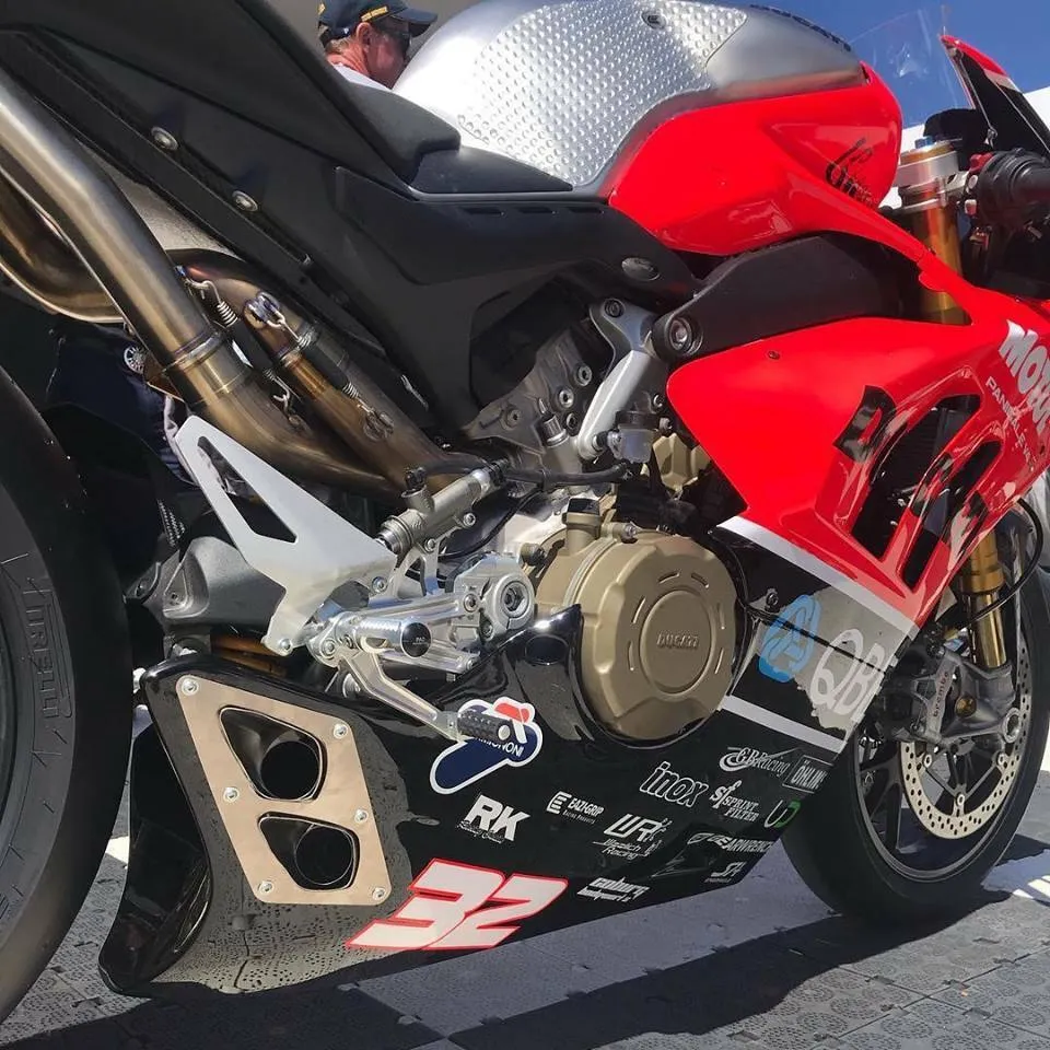 2022   Ducati Panigale V4 Eazi-Grip Evo Tank Grip Traction Pads V4S V4R - Black