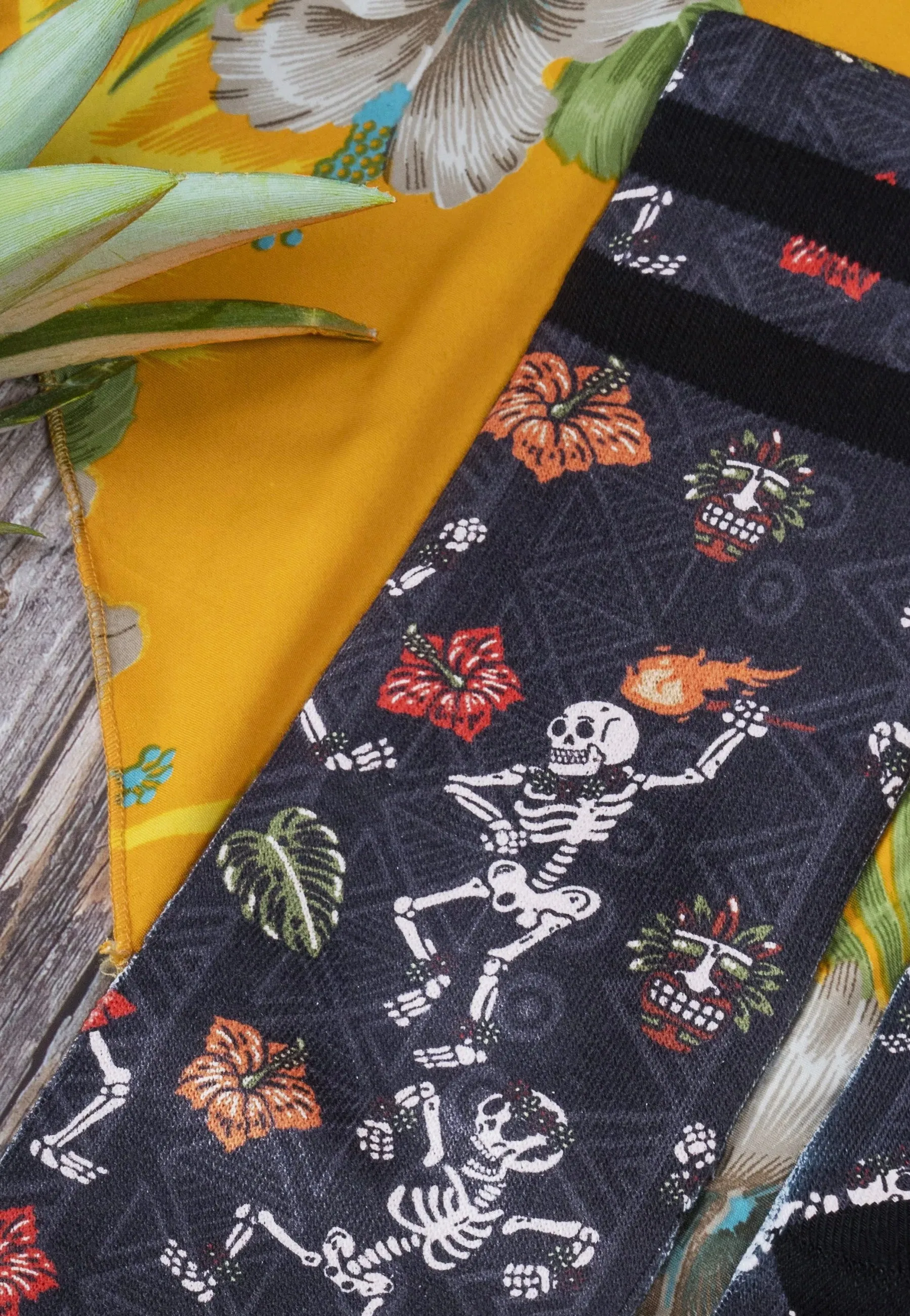 American Socks - Dancing Skeletons Mid High Black - Socks
