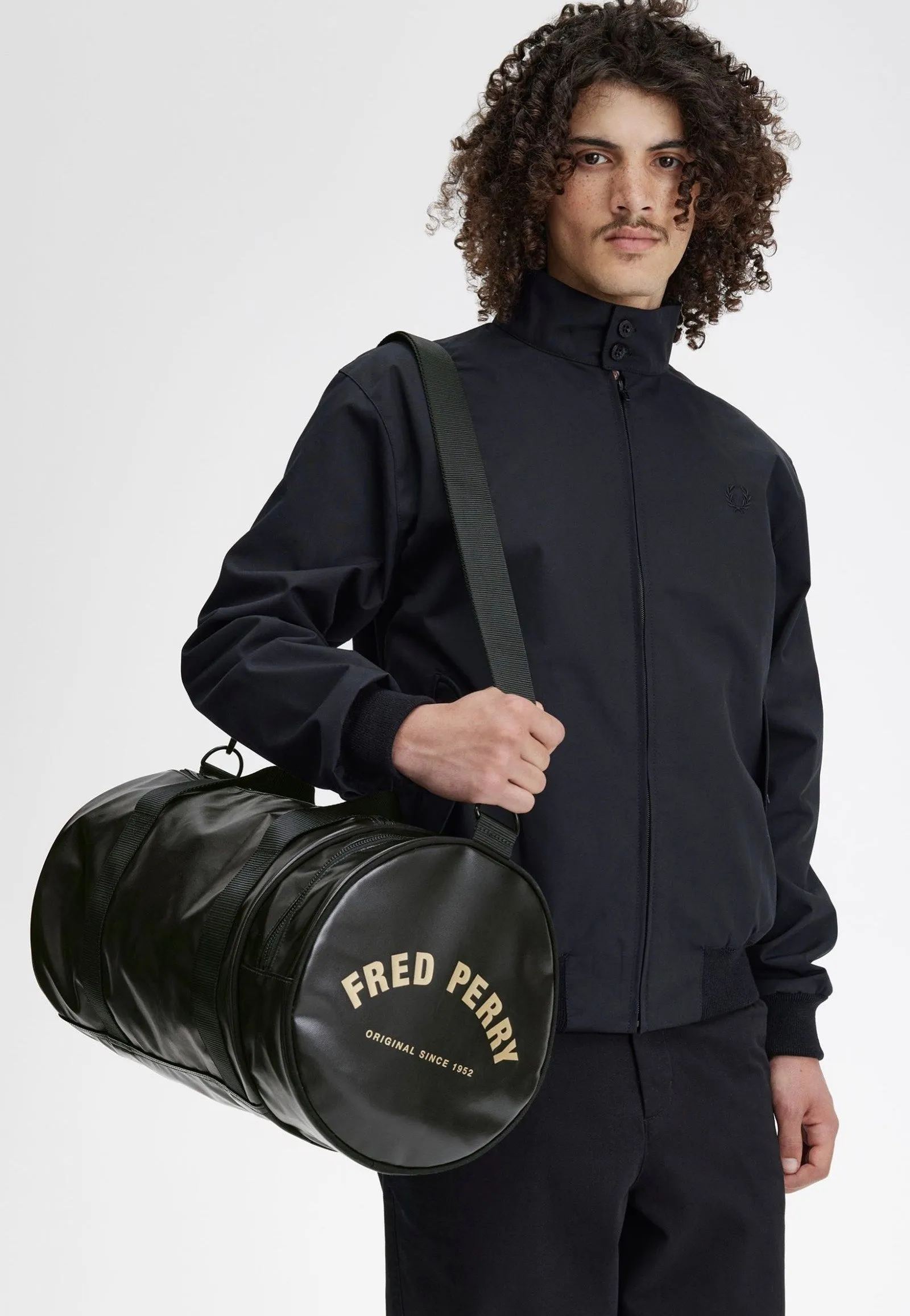 Fred Perry - Tonal Classic Barrel Black/Gold - Dufflebag