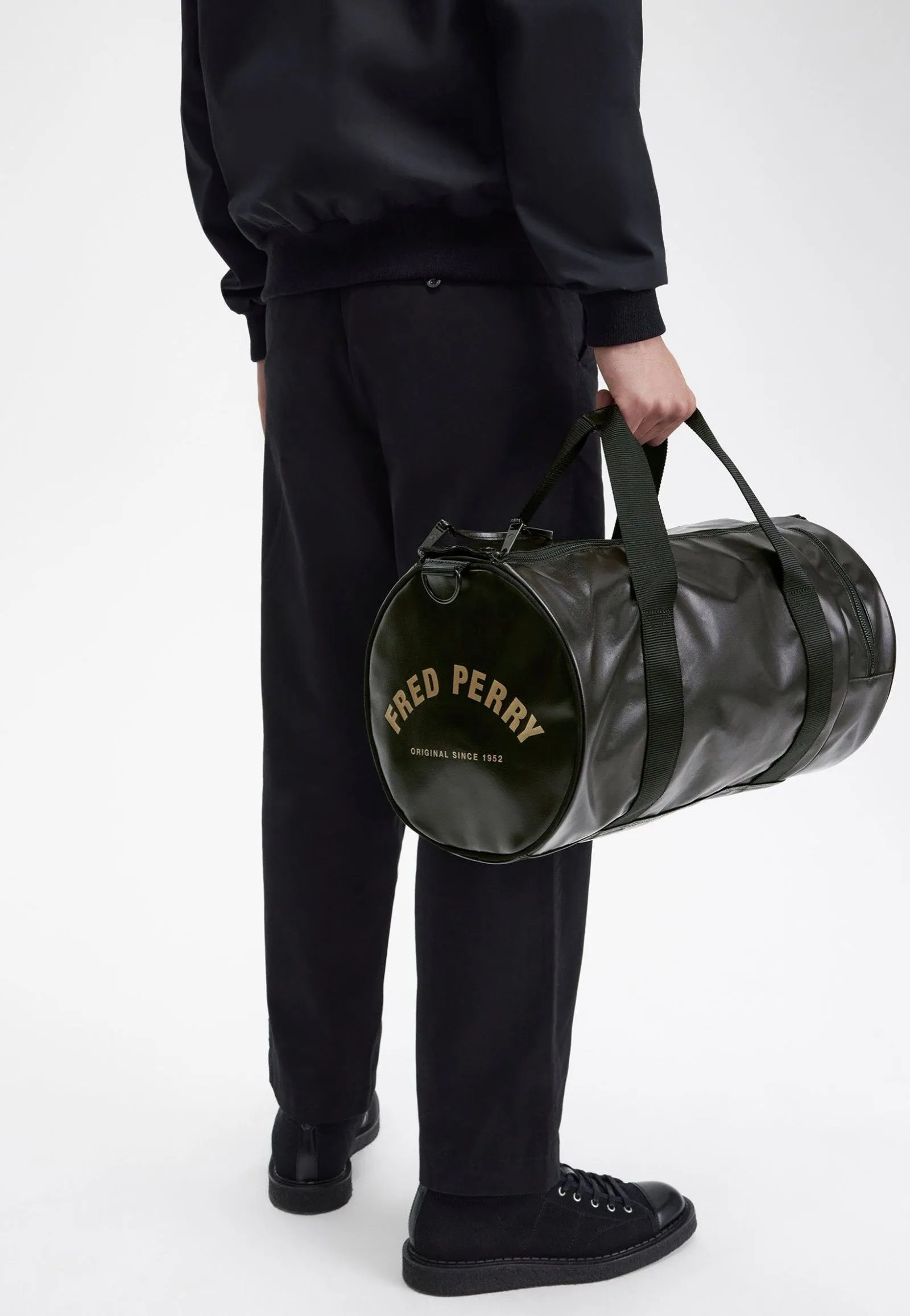 Fred Perry - Tonal Classic Barrel Black/Gold - Dufflebag