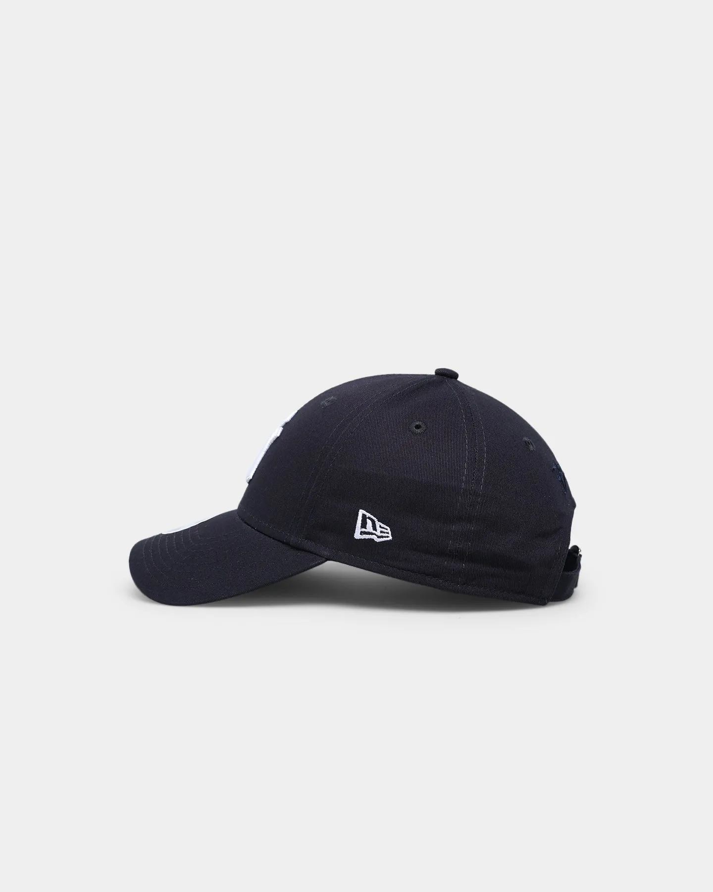 New Era Women's New York Yankees 9FORTY Cloth Strap Strapback Navy