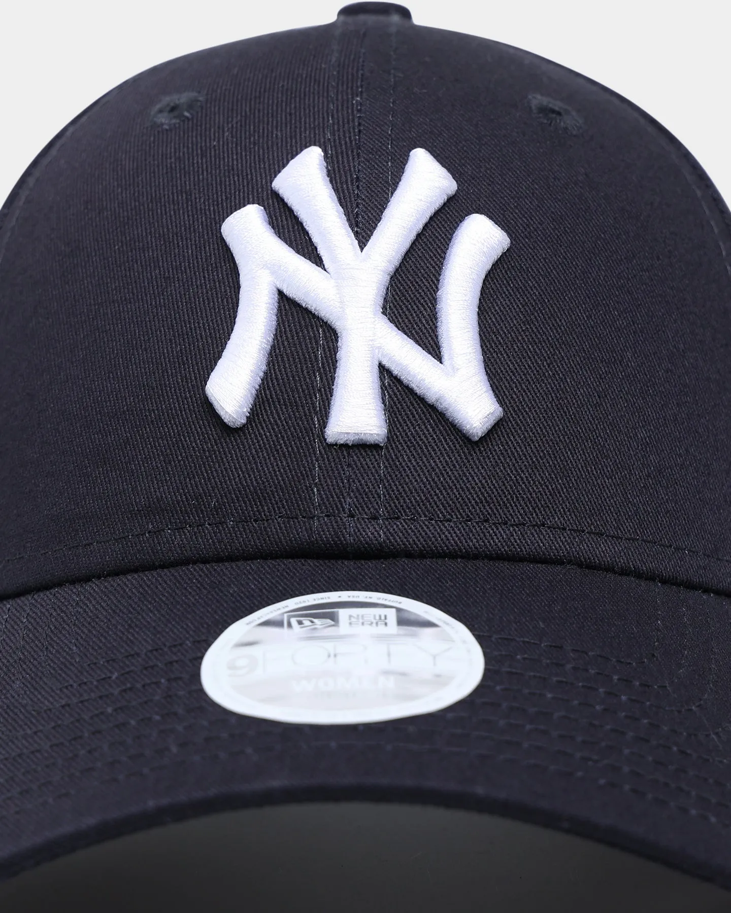 New Era Women's New York Yankees 9FORTY Cloth Strap Strapback Navy
