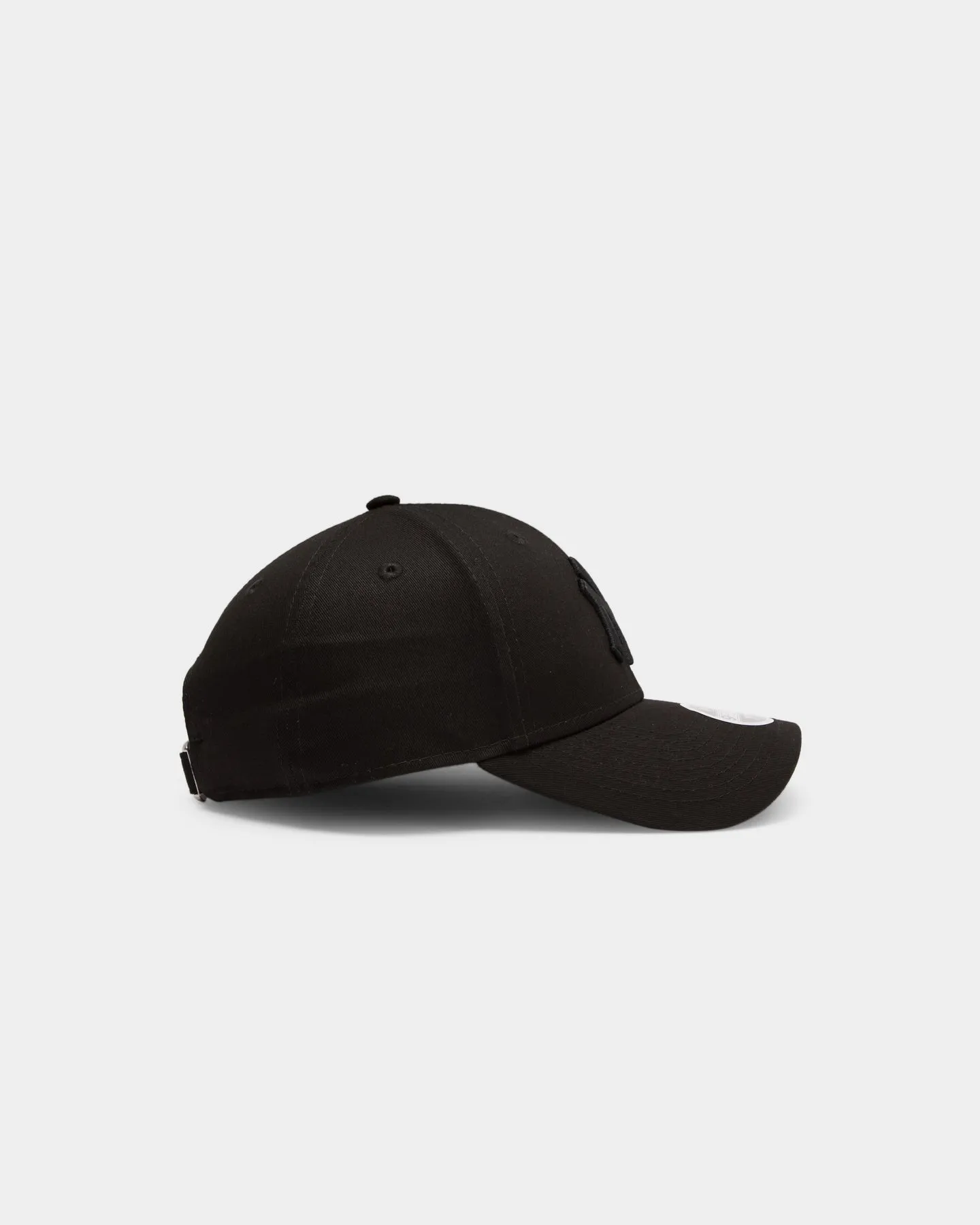 New Era Women's Yankees 9FORTY Strapback Black/Black