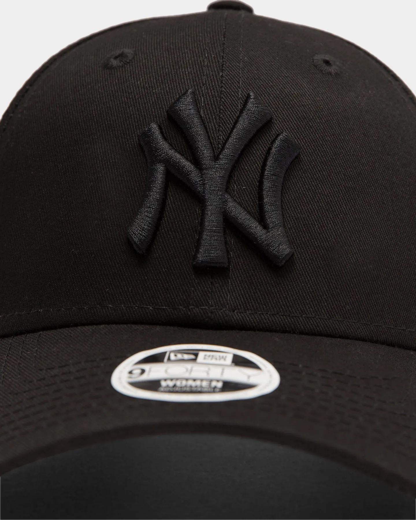 New Era Women's Yankees 9FORTY Strapback Black/Black