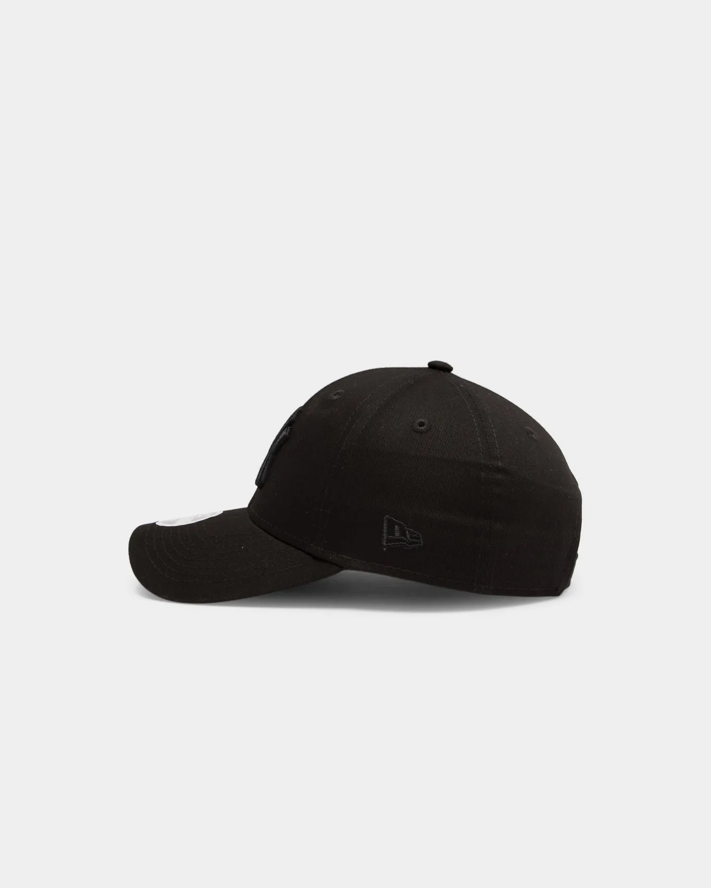 New Era Women's Yankees 9FORTY Strapback Black/Black