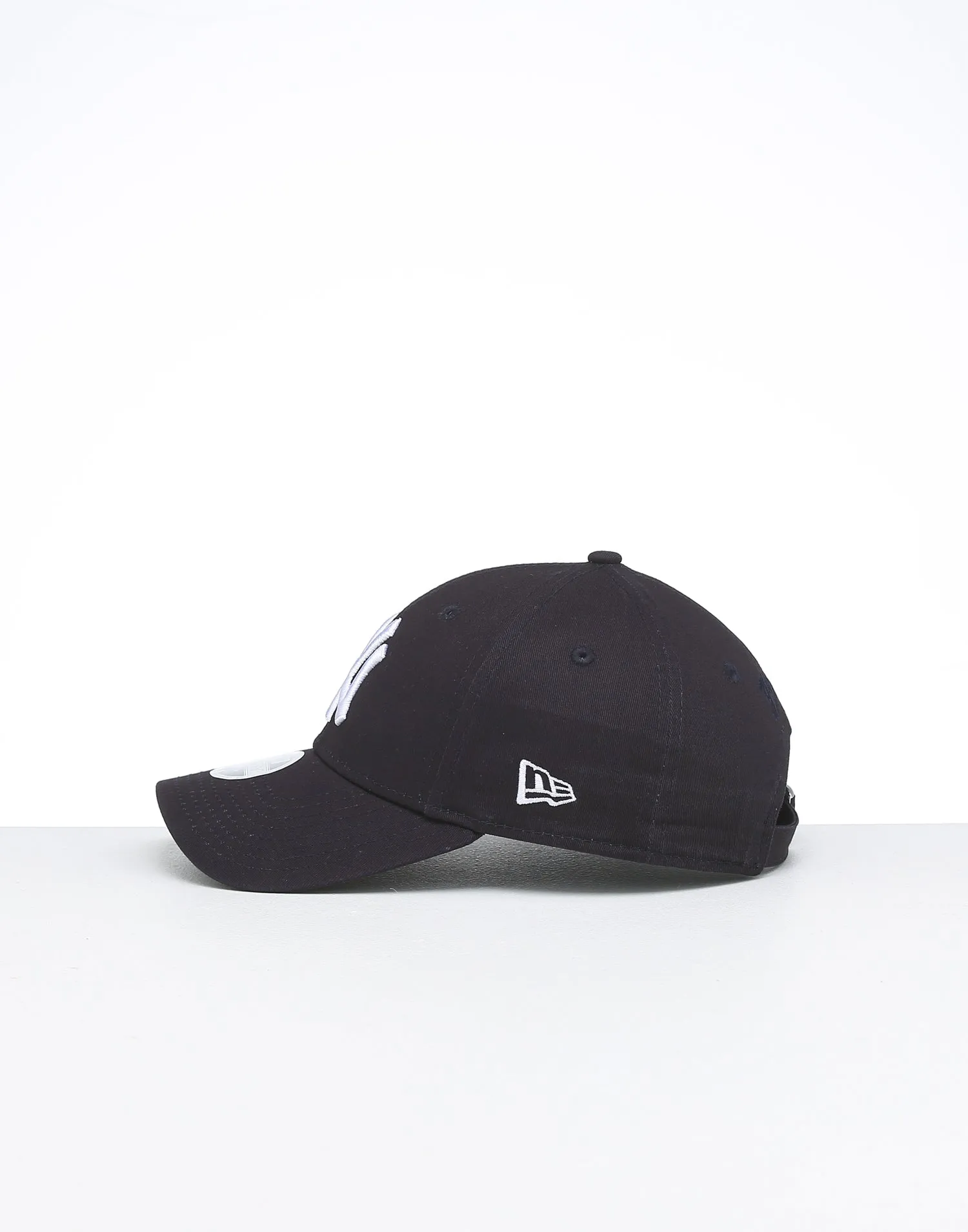 New Era Women's Yankees 9FORTY Strapback Navy/White